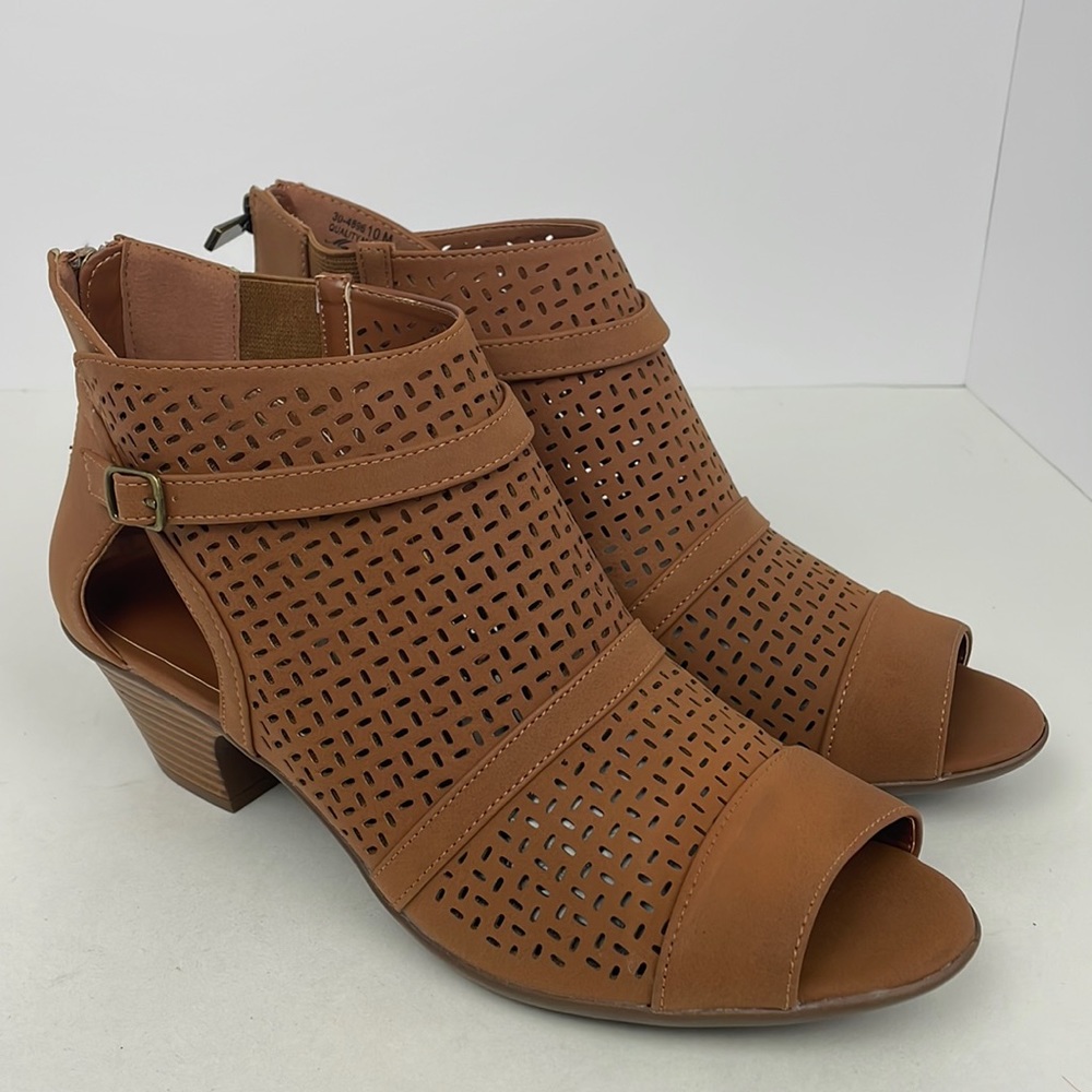 New Women’s Tan Easy Street Carrigan Sandal Size 10